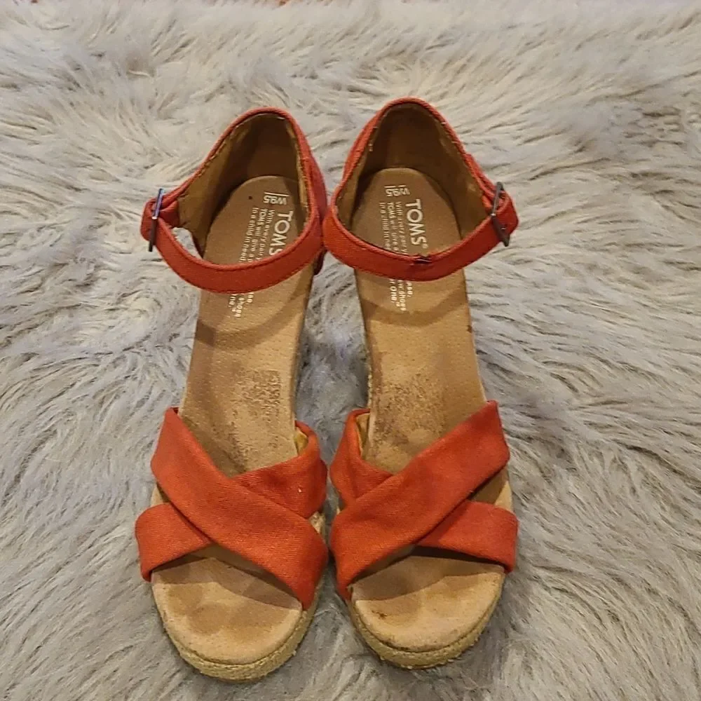 Toms womens sienna red sandal wedges